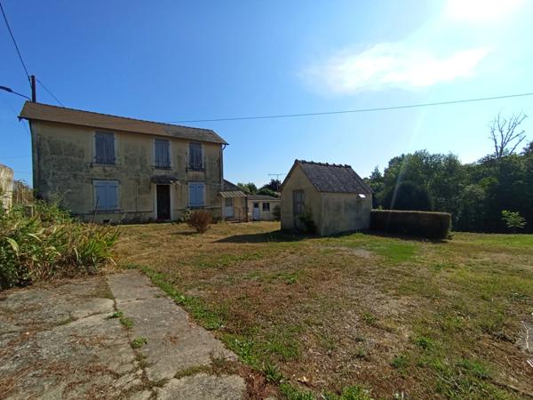 CELLES SUR BELLE (79) à vendre Ensemble immobilier à rénover avec dépendances et grand terrain arboré