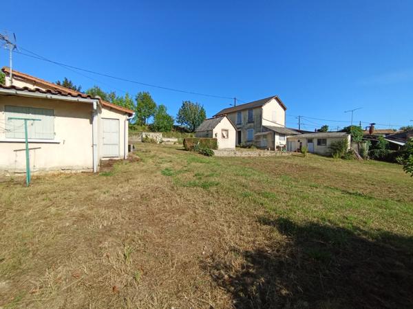 CELLES SUR BELLE (79) à vendre Ensemble immobilier à rénover avec dépendances et grand terrain arboré