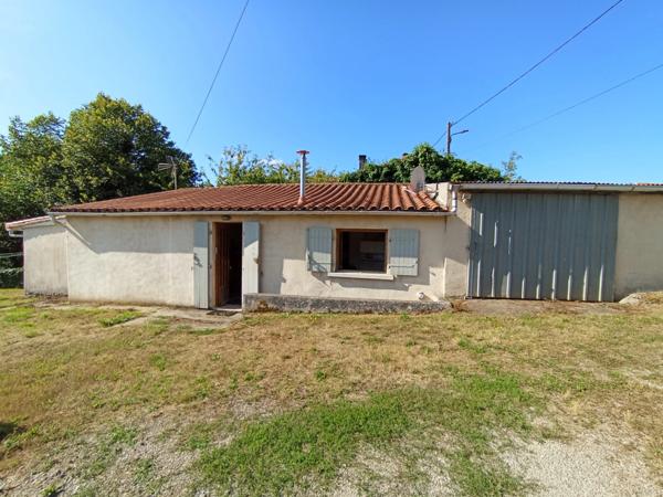 CELLES SUR BELLE (79) à vendre Ensemble immobilier à rénover avec dépendances et grand terrain arboré