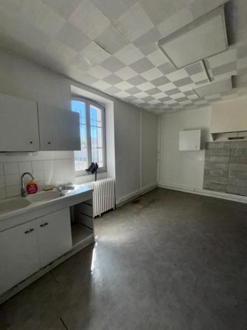 Appartement 132m2 , Bon état  , Bâtiment MARNAY CENTRE / OPPORTUNITE