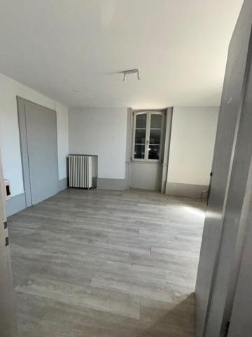 Appartement 132m2 , Bon état  , Bâtiment MARNAY CENTRE / OPPORTUNITE