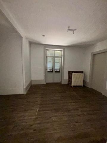 Appartement 132m2 , Bon état  , Bâtiment MARNAY CENTRE / OPPORTUNITE
