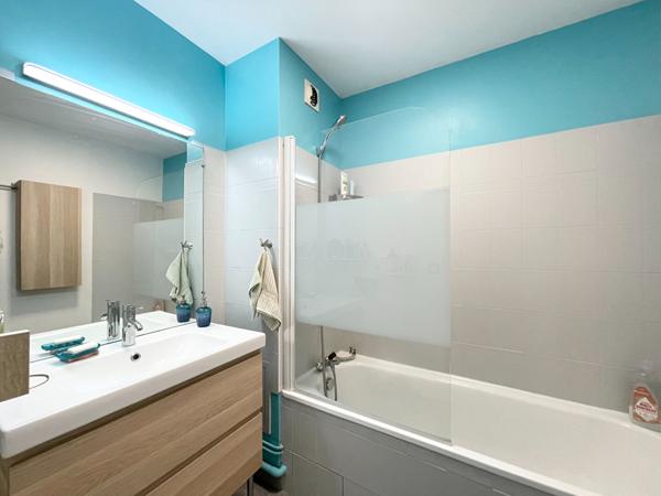 PESSAC- BELLEGRAVE - Appartement 3 pièces - 69m2 - Balcons - Ascenseur - Parking