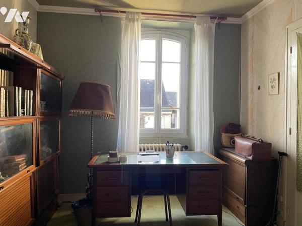 Quiberon. Grande plage et commerces à pieds.