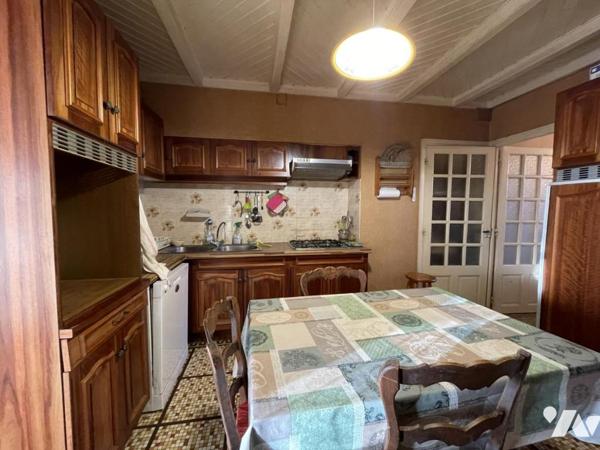 Quiberon. Grande plage et commerces à pieds.