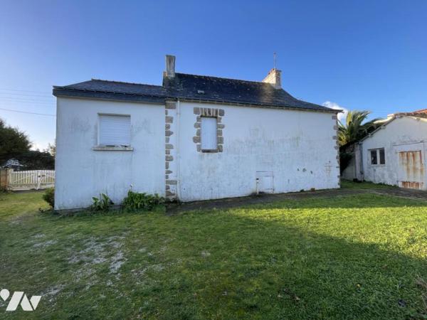 Quiberon. Grande plage et commerces à pieds.