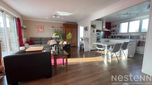 Maison familiale de 159 m² au sol, quatre chambres et avec un appartement indépendant - proche du bourg de Pluneret