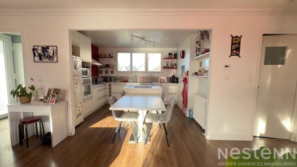 Maison familiale de 159 m² au sol, quatre chambres et avec un appartement indépendant - proche du bourg de Pluneret