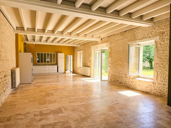 Maison à vendre à Saint-Jean-d'Angély (17400) - Charente-Maritime