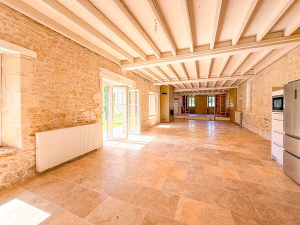 Maison à vendre à Saint-Jean-d'Angély (17400) - Charente-Maritime