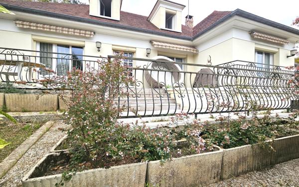 Maison à vendre    7 pièces •  La Ville-du-Bois