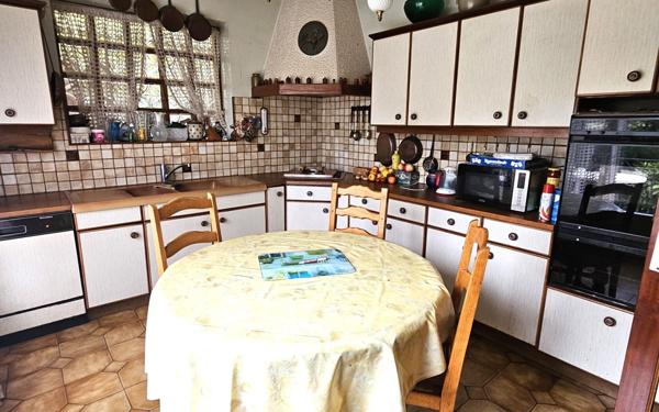 Maison à vendre    7 pièces •  La Ville-du-Bois