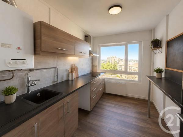 Appartement F4 à vendre  4 pièces - 83,70 m 2   OULLINS  - 69