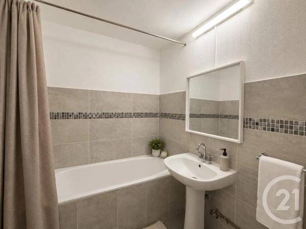 Appartement F4 à vendre  4 pièces - 83,70 m 2   OULLINS  - 69