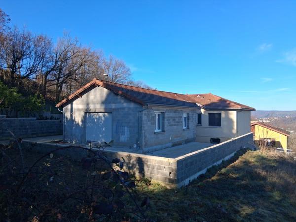 Le Chambon-Feugerolles (42) Maison 7 pièces, 4 chambres, garage