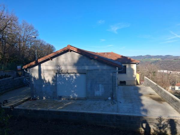 Le Chambon-Feugerolles (42) Maison 7 pièces, 4 chambres, garage