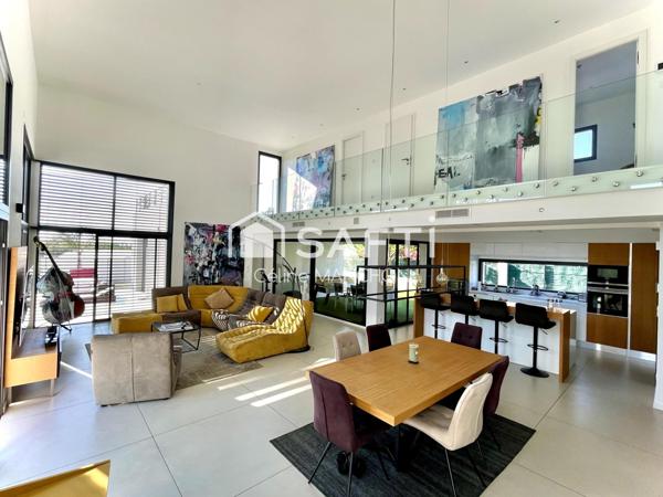 Villa californienne 6 pièces de 200 m2 habitables, terrasse, jardins, garage, piscine