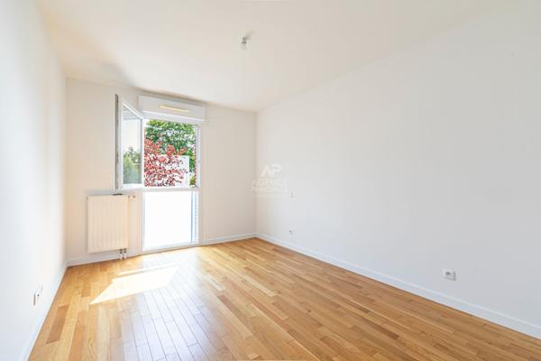 Appartement Nanterre 3 pièce(s) 63.94 m2 375 000 € **  - Référence  15571