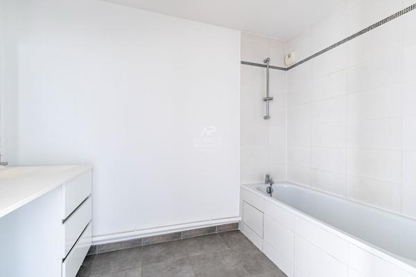 Appartement Nanterre 3 pièce(s) 63.94 m2 375 000 € **  - Référence  15571