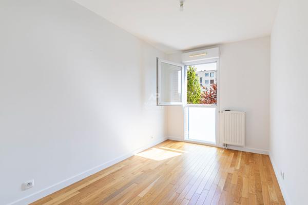 Appartement Nanterre 3 pièce(s) 63.94 m2 375 000 € **  - Référence  15571