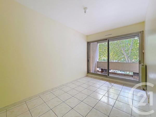Appartement T3 à vendre  3 pièces - 53 m 2   BAGNOLS SUR CEZE  - 30