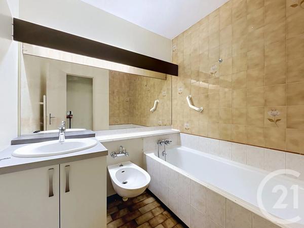 Appartement T3 à vendre  3 pièces - 53 m 2   BAGNOLS SUR CEZE  - 30