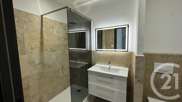 Appartement T3 à vendre  3 pièces - 53 m 2   NIMES  - 30