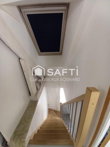 Maison rénovée sur sous-sol avec 3 chambres, garage et terrain