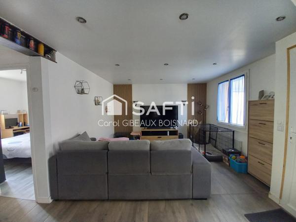 Maison rénovée sur sous-sol avec 3 chambres, garage et terrain