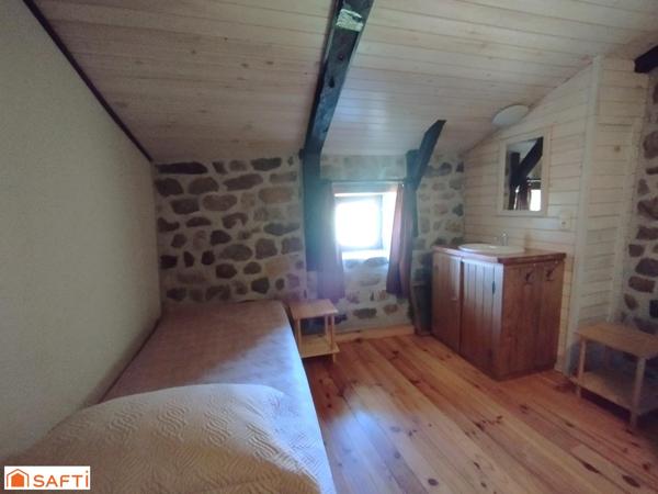 Ancienne ferme rénovée 201m2, piscine, gite. Terrain 1480m2