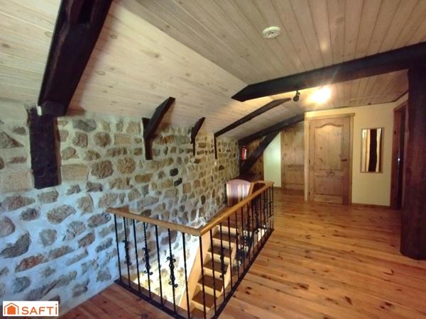Ancienne ferme rénovée 201m2, piscine, gite. Terrain 1480m2