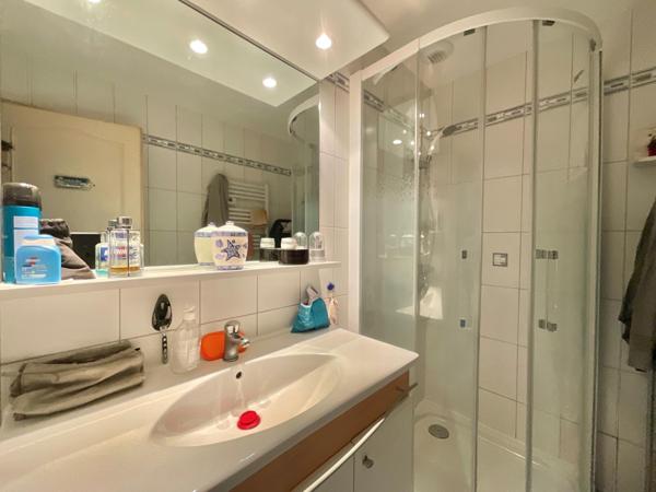 Maison de plain-pied 121m2, véranda, garage sur une parcelle de 685m2