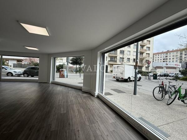 Commerce de 100m² à la location