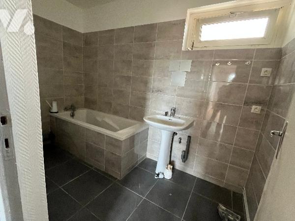 Cote chaude au calme, 1 Rue André Chenier, Immeuble de rapport 475 m² de 10 lots, caves +garage
