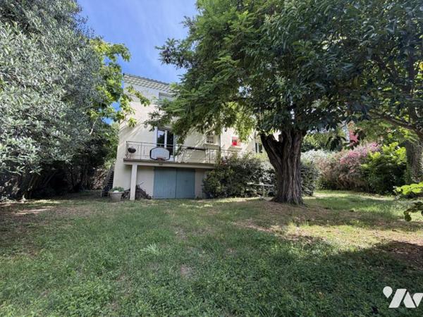 A DONZERE, MAISON BOURGEOISE A RENOVER 