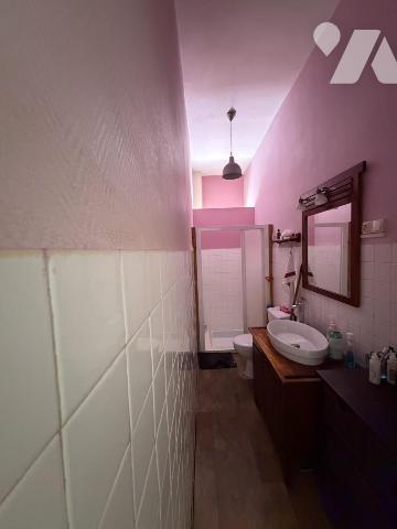 A DONZERE, MAISON BOURGEOISE A RENOVER 