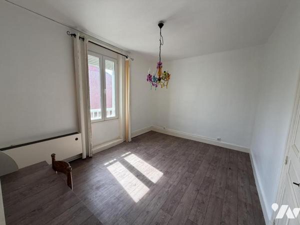 A DONZERE, MAISON BOURGEOISE A RENOVER 
