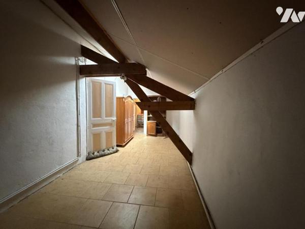 A DONZERE, MAISON BOURGEOISE A RENOVER 