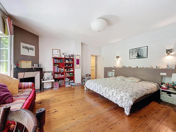 Maison de caractère 195 m² avec jardin, studio et garage