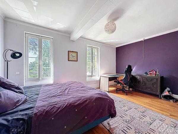 Maison de caractère 195 m² avec jardin, studio et garage