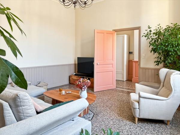 Châteaurenard (13160) Maison de ville bourgeoise rénovée 5 chambres avec terrasses et bassin