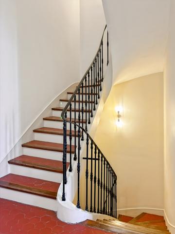 Châteaurenard (13160) Maison de ville bourgeoise rénovée 5 chambres avec terrasses et bassin