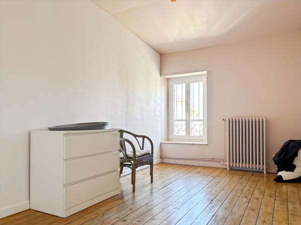 Châteaurenard (13160) Maison de ville bourgeoise rénovée 5 chambres avec terrasses et bassin