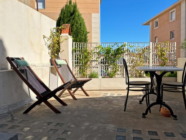 Châteaurenard (13160) Maison de ville bourgeoise rénovée 5 chambres avec terrasses et bassin