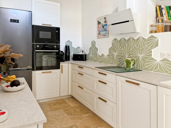 Châteaurenard (13160) Maison de ville bourgeoise rénovée 5 chambres avec terrasses et bassin