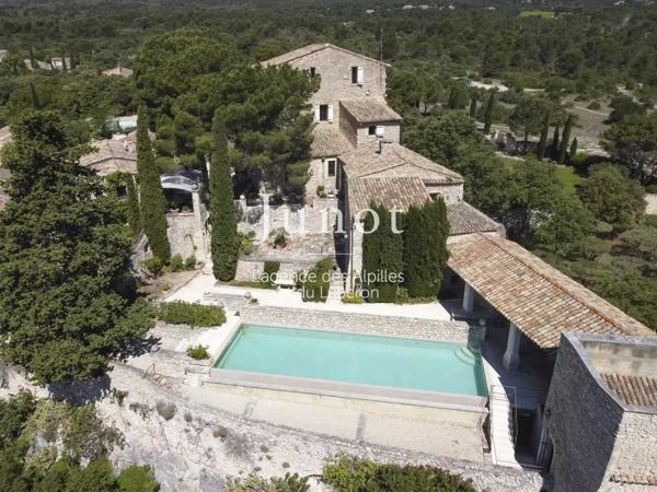 Joucas  - PROPRIÉTÉ HISTORIQUE XIIe - Centre village - 650m² habitables - Vues exceptionnelles - Piscine
