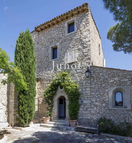Joucas  - PROPRIÉTÉ HISTORIQUE XIIe - Centre village - 650m² habitables - Vues exceptionnelles - Piscine