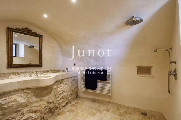 Joucas  - PROPRIÉTÉ HISTORIQUE XIIe - Centre village - 650m² habitables - Vues exceptionnelles - Piscine