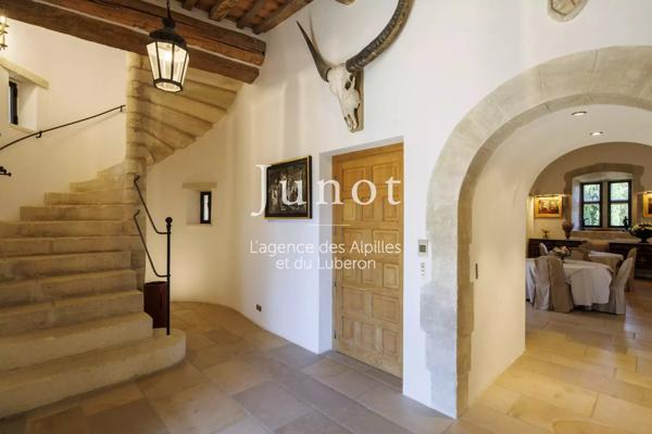 Joucas  - PROPRIÉTÉ HISTORIQUE XIIe - Centre village - 650m² habitables - Vues exceptionnelles - Piscine