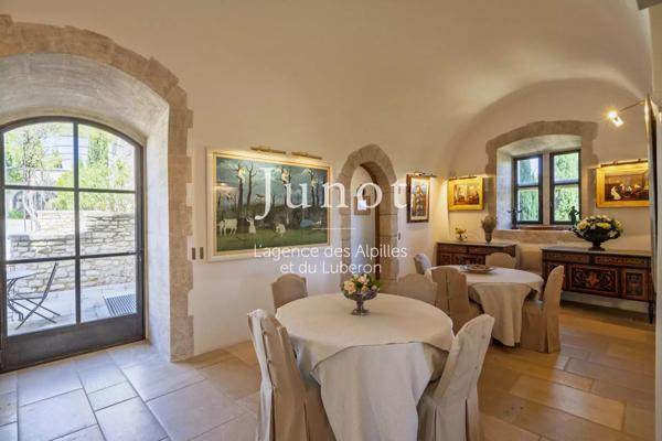 Joucas  - PROPRIÉTÉ HISTORIQUE XIIe - Centre village - 650m² habitables - Vues exceptionnelles - Piscine